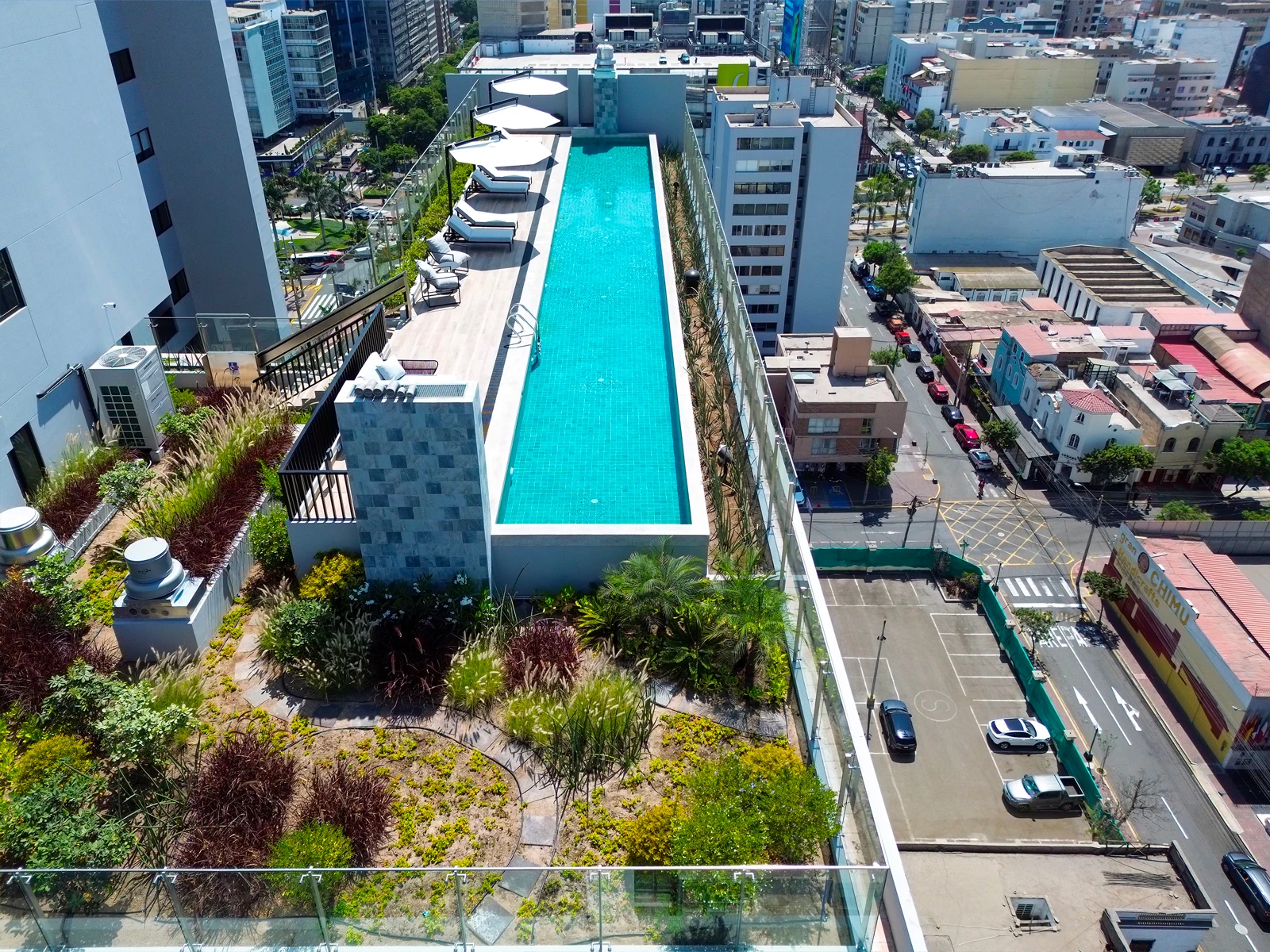 Piscina en Smart Rent Perú · Ricardo Palma